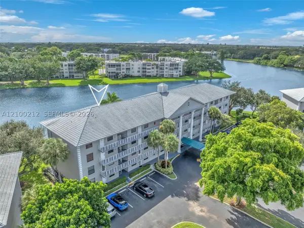 1530 Whitehall Dr #302, Davie, FL 33324