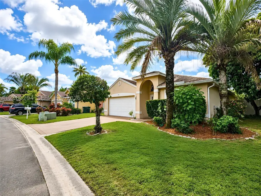 1724 Sawgrass Cir, Greenacres, FL 33413 - #2