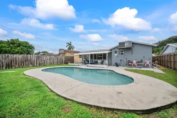540 S Rainbow Dr, Hollywood, FL 33021