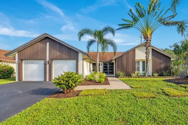 8201 NW 52nd St, Lauderhill, FL 33351