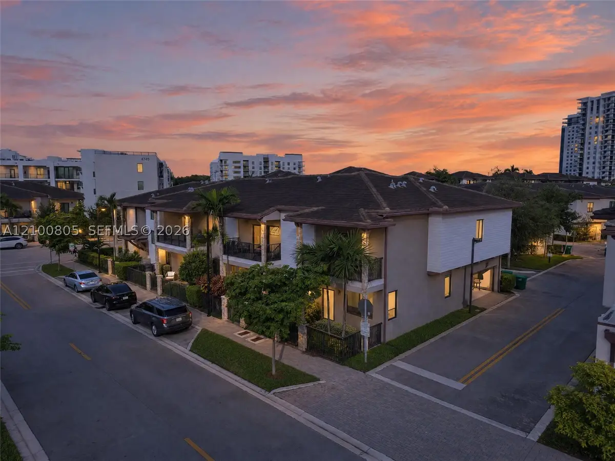 8373 NW 49th St, Doral, FL 33166 - #1