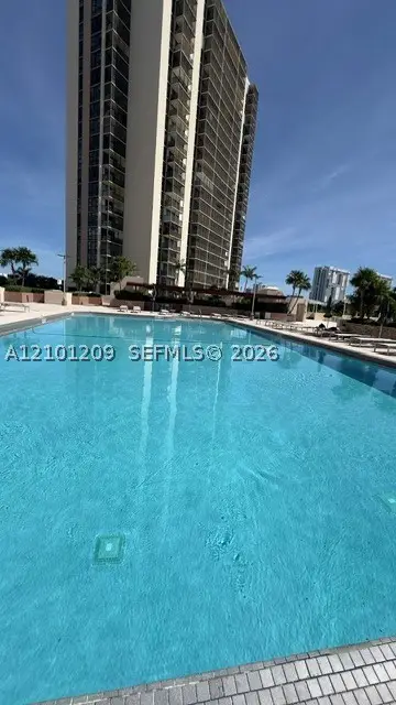 20301 W Country Club Dr #826, Aventura, FL 33180