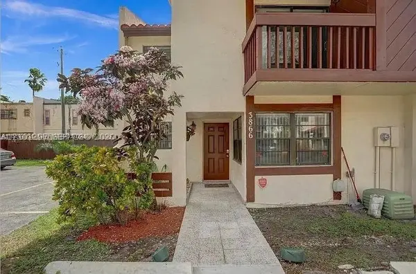 3866 SW 52nd Ave, Hollywood, FL 33023