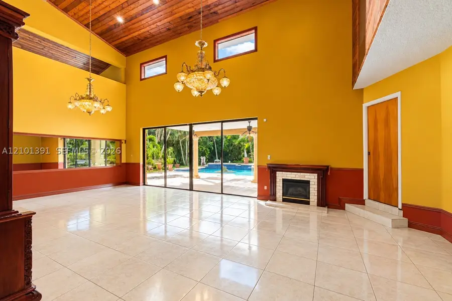 10010 NW 135th St, Hialeah Gardens, FL 33018 - #2