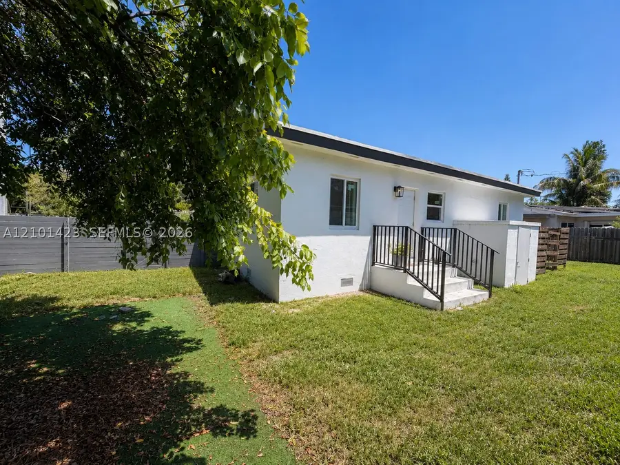 1800 NE 154th St, North Miami Beach, FL 33162 - #3