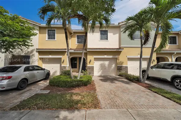 371 NE 194th Ter, Miami, FL 33179
