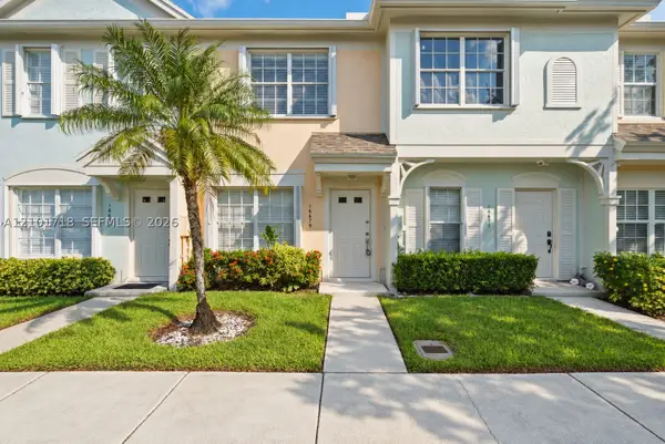 16679 Hemingway Dr, Weston, FL 33326
