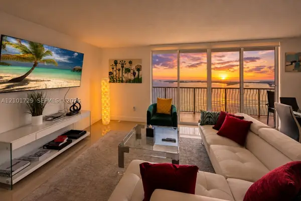 1200 Brickell Bay Dr #3701, Miami, FL 33131