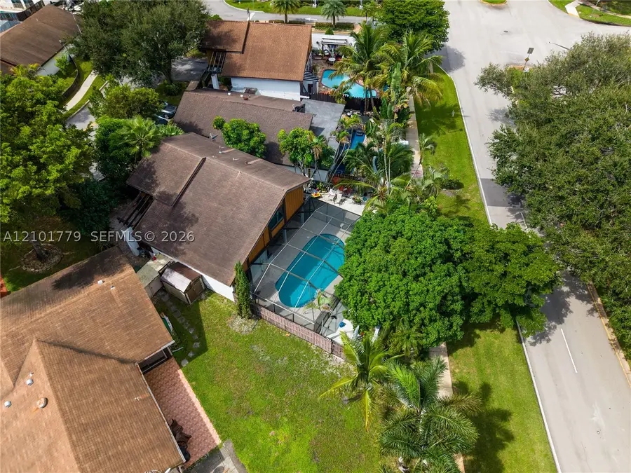 1671 E Sandpiper Cir, Pembroke Pines, FL 33026 - #3