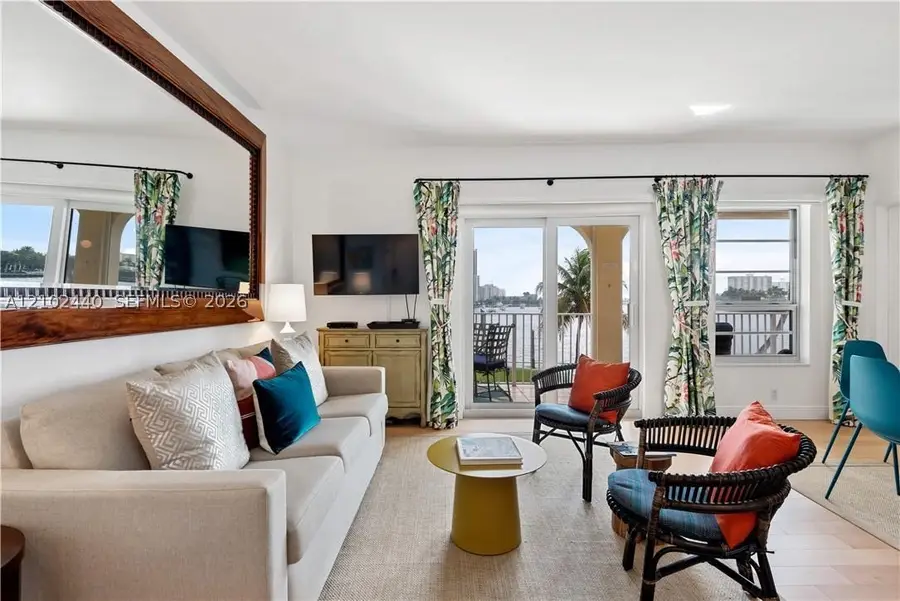341 N Birch Rd #209, Fort Lauderdale, FL 33304 - #3
