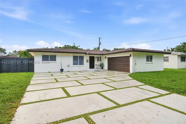 13996 Lake Lure Ct, Miami Lakes, FL 33014
