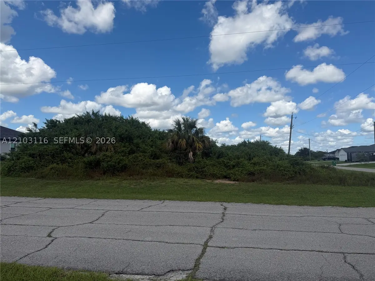 9006 Maywood Cir, Port Labelle, FL 33935 - #1