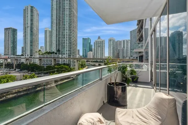 185 SW 7th St #703, Miami, FL 33130