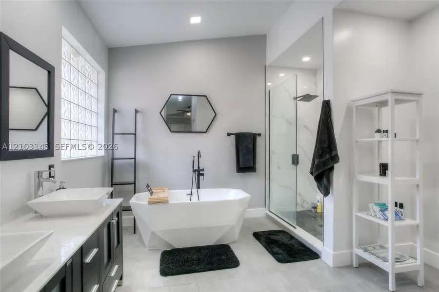 11611 SW 10th Ct, Pembroke Pines, FL 33025 - #3