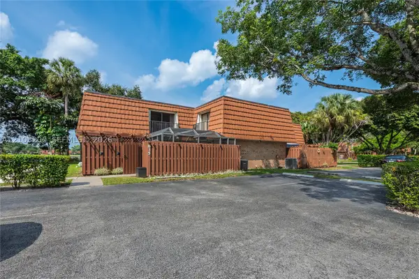 835 SW 118th Ter #835, Davie, FL 33325