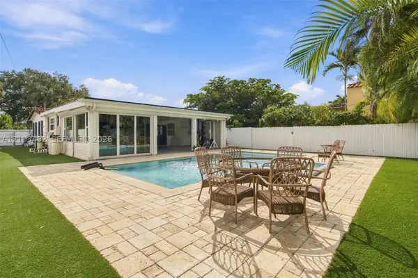 208 Iroquois St, Miami Springs, FL 33166