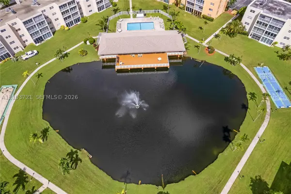 206 SE 10th St #303, Dania Beach, FL 33004