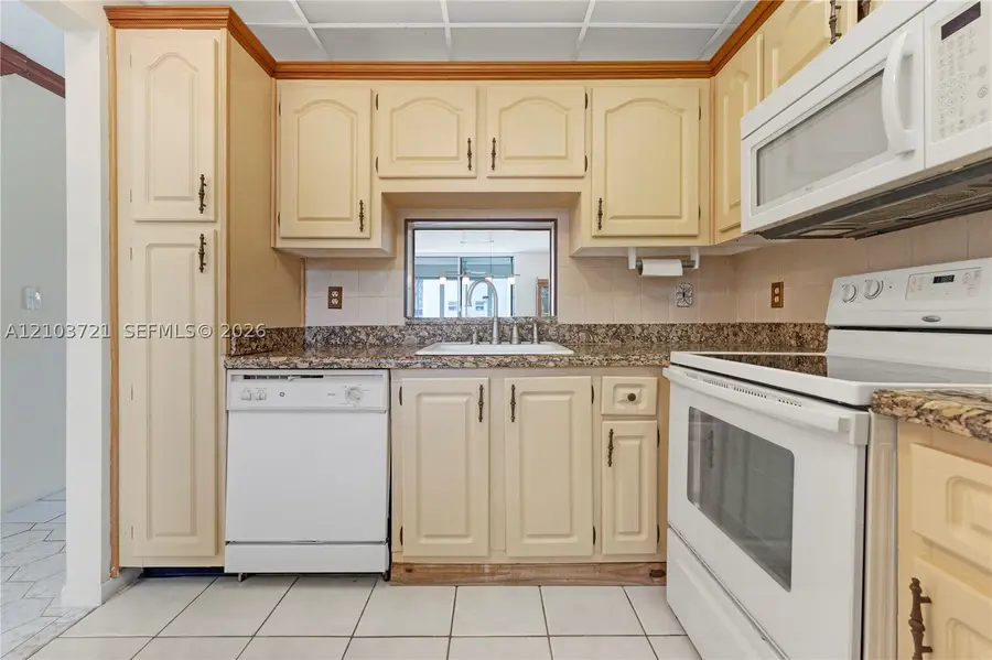 206 SE 10th St #303, Dania Beach, FL 33004 - #3