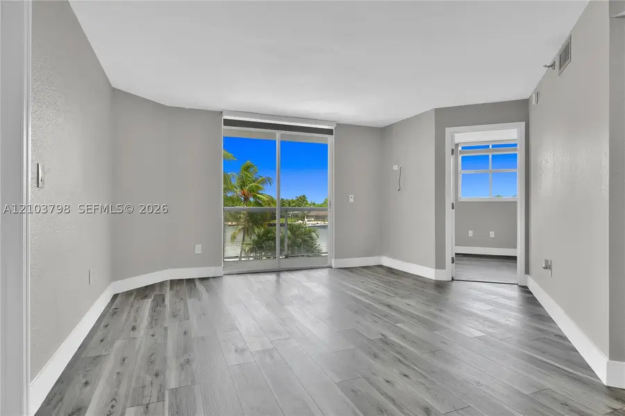 5880 Collins Ave #403, Miami Beach, FL 33140 - #3