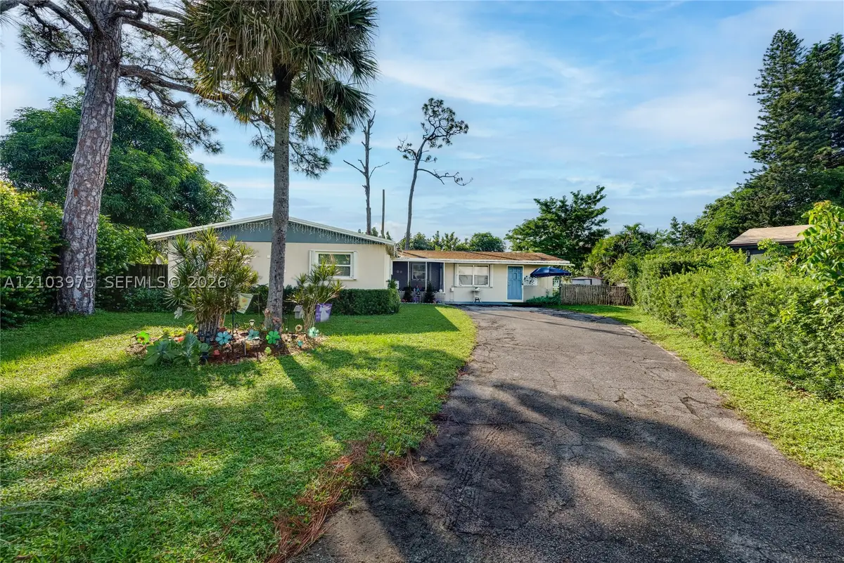 851 Caroline Cir, West Palm Beach, FL 33413 - #1