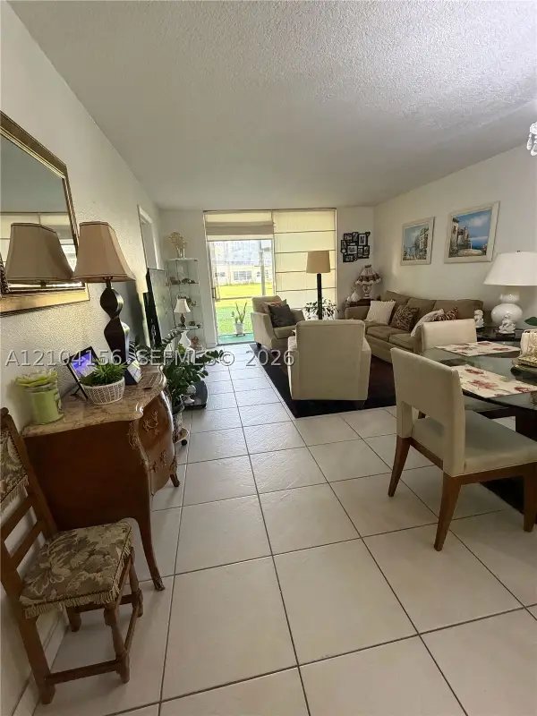8880 Sunrise Lakes Blvd #101, Sunrise, FL 33322