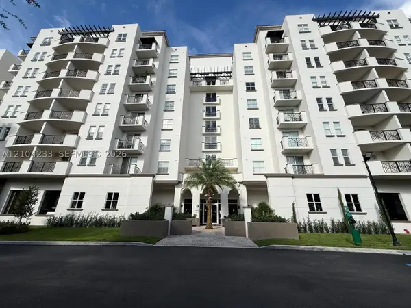 9021 SW 94th St #307, Miami, FL 33176