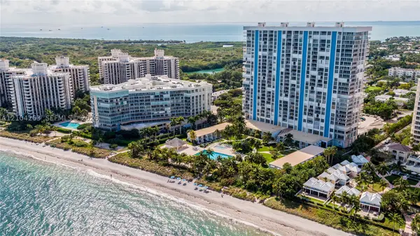 881 Ocean Dr #TH31, Key Biscayne, FL 33149