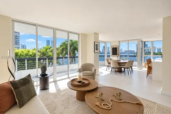 3530 Mystic Pointe Dr #415, Aventura, FL 33180