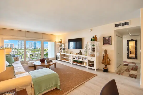 500 Bayview Dr #1123, Sunny Isles Beach, FL 33160