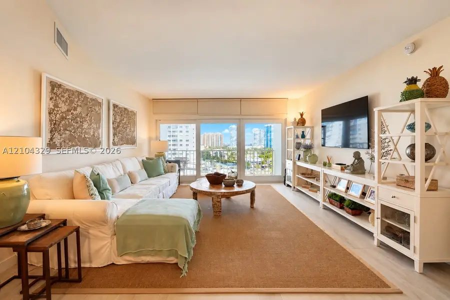 500 Bayview Dr #1123, Sunny Isles Beach, FL 33160 - #2