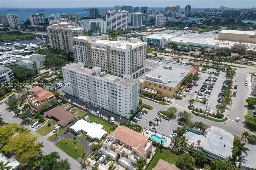 2555 NE 11th St #301, Fort Lauderdale, FL 33304 - #2