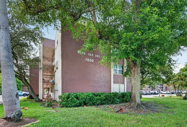 7000 Nova Dr #301E, Davie, FL 33317