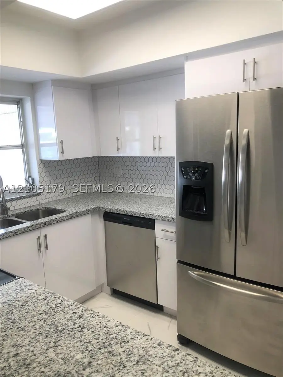 7443 Twin Sabal Dr, Miami Lakes, FL 33014 - #3