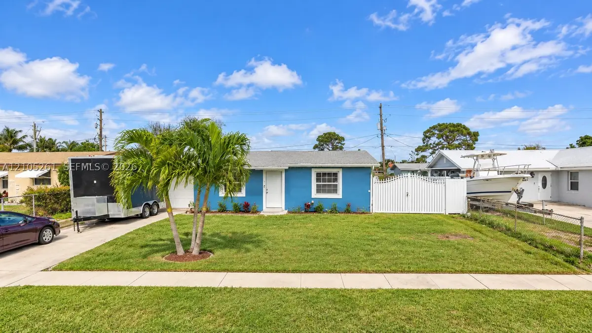 4947 N Royal Ct N, West Palm Beach, FL 33415 - #1