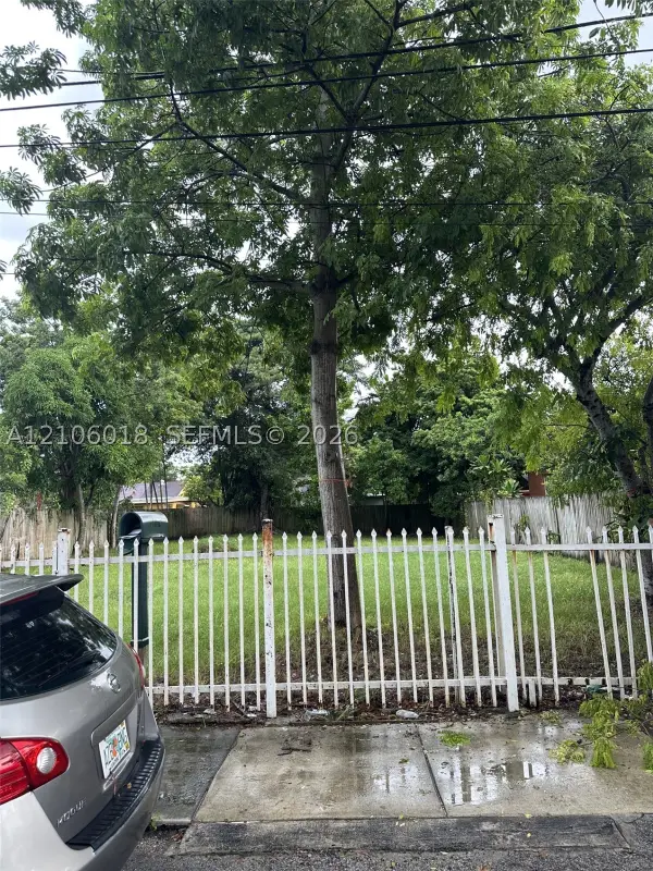 1738 NW 31st St, Miami, FL 33142