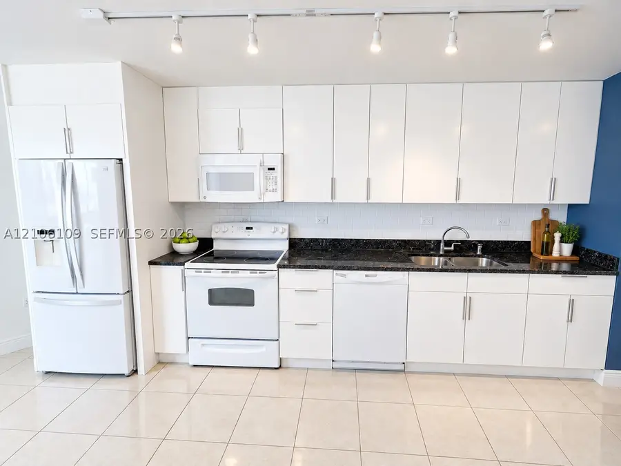 7135 Collins Ave #1221, Miami Beach, FL 33141 - #3