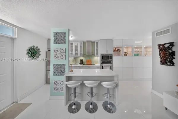 335 Collins #203, Miami Beach, FL 33139