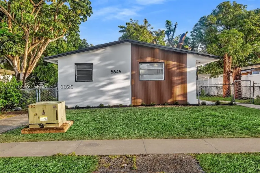 5645 SW 39th St, West Park, FL 33023 - #2