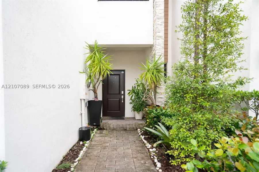 530 NE 207th St, Miami, FL 33179 - #2
