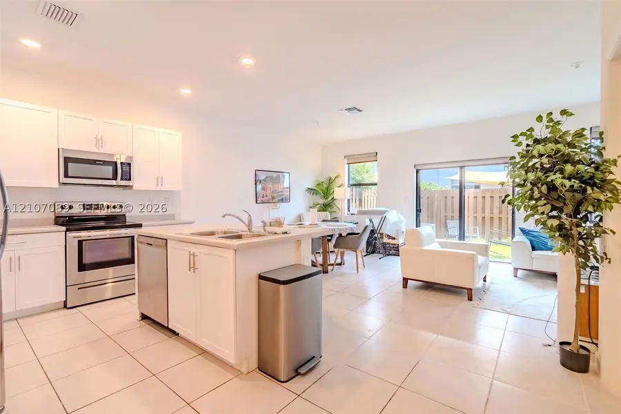 530 NE 207th St, Miami, FL 33179 - #3