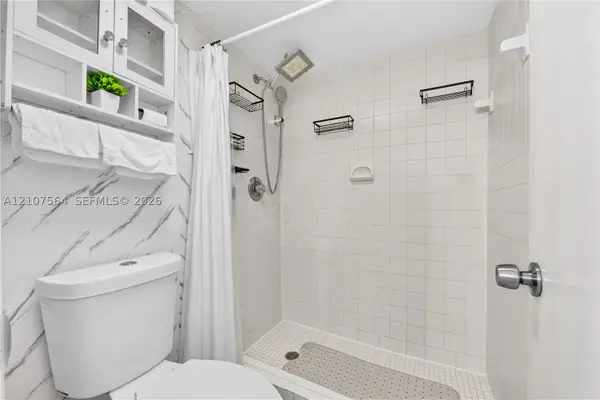 2185 White Pine Cir #B, Green Acres, FL 33415