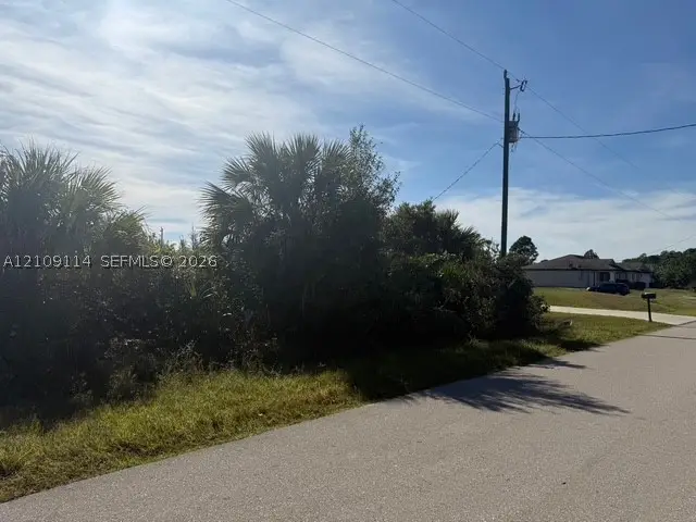 3207 53rd St W, Lehigh Acres, FL 33971 - #3