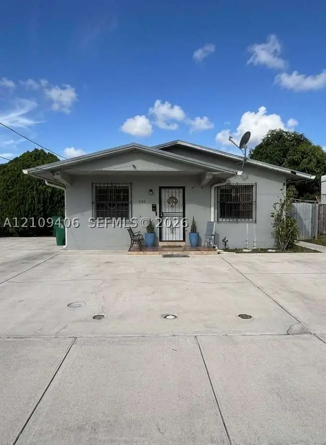 1004 NW 33rd Ave, Miami, FL 33125 - #2