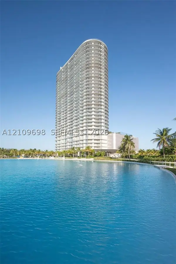 2411 Laguna Circle #810, North Miami, FL 33181