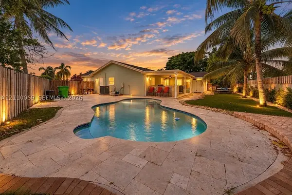 4325 NW 95th Ter, Sunrise, FL 33351