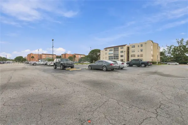 2871 Somerset Dr #205, Lauderdale Lakes, FL 33311