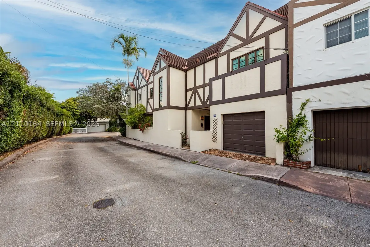 3621 Viscaya Ct, Coral Gables, FL 33134 - #1