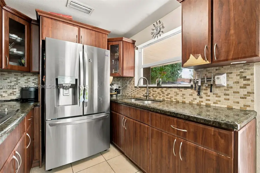 419 SE 3rd St, Hialeah, FL 33010 - #2