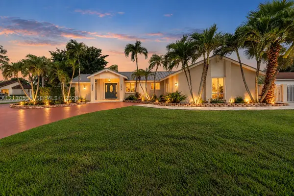 15263 SW 157th Ter, Miami, FL 33187