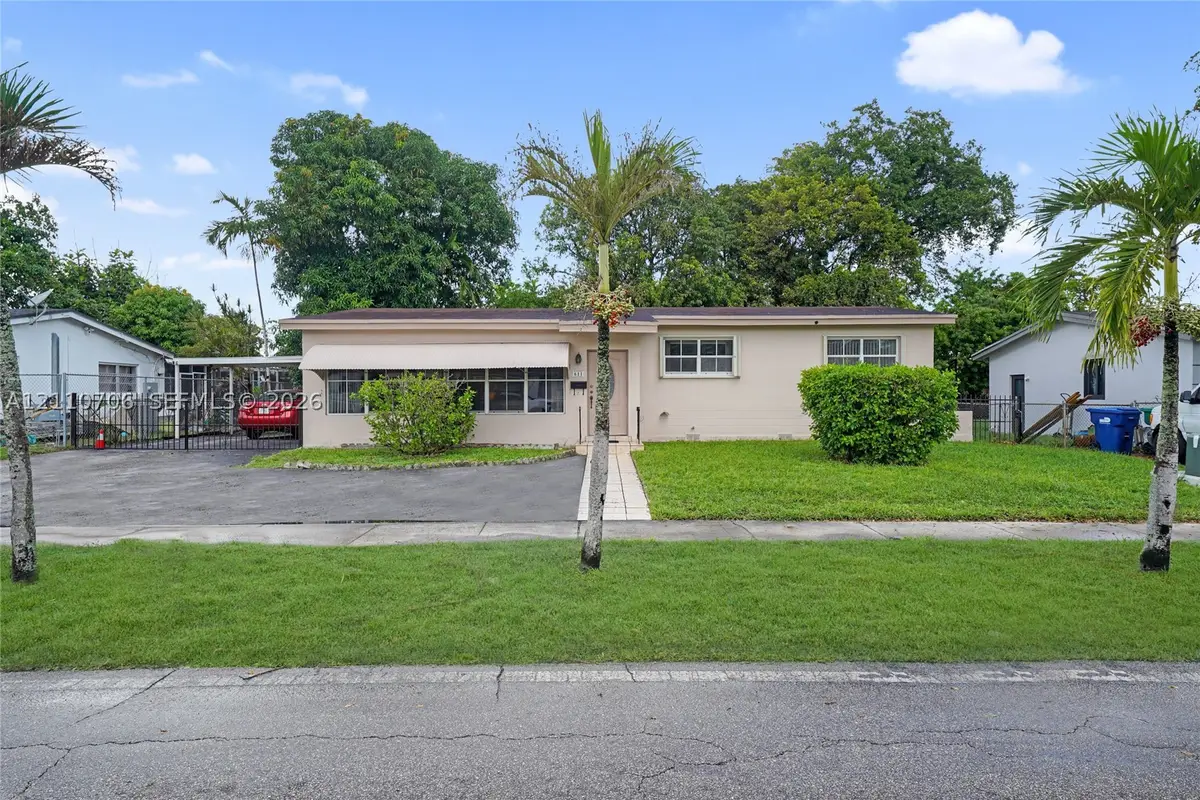 611 NE 177th St, Miami, FL 33162 - #1